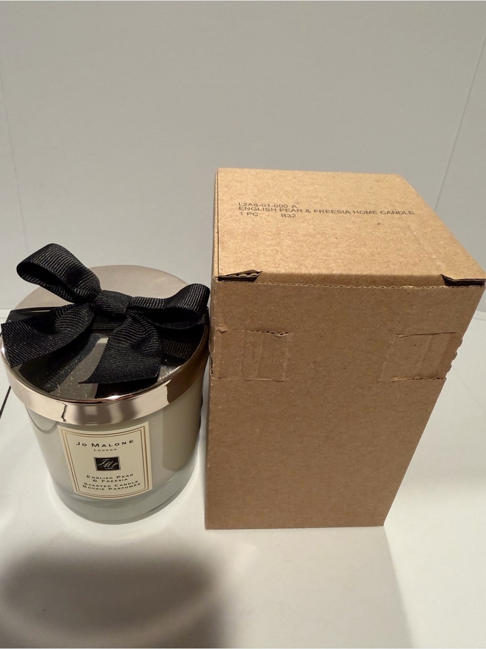 Jo Malone London English Pear & Freesia Scented Candle Full Sz 2.5"/200g - Picture 7 of 7